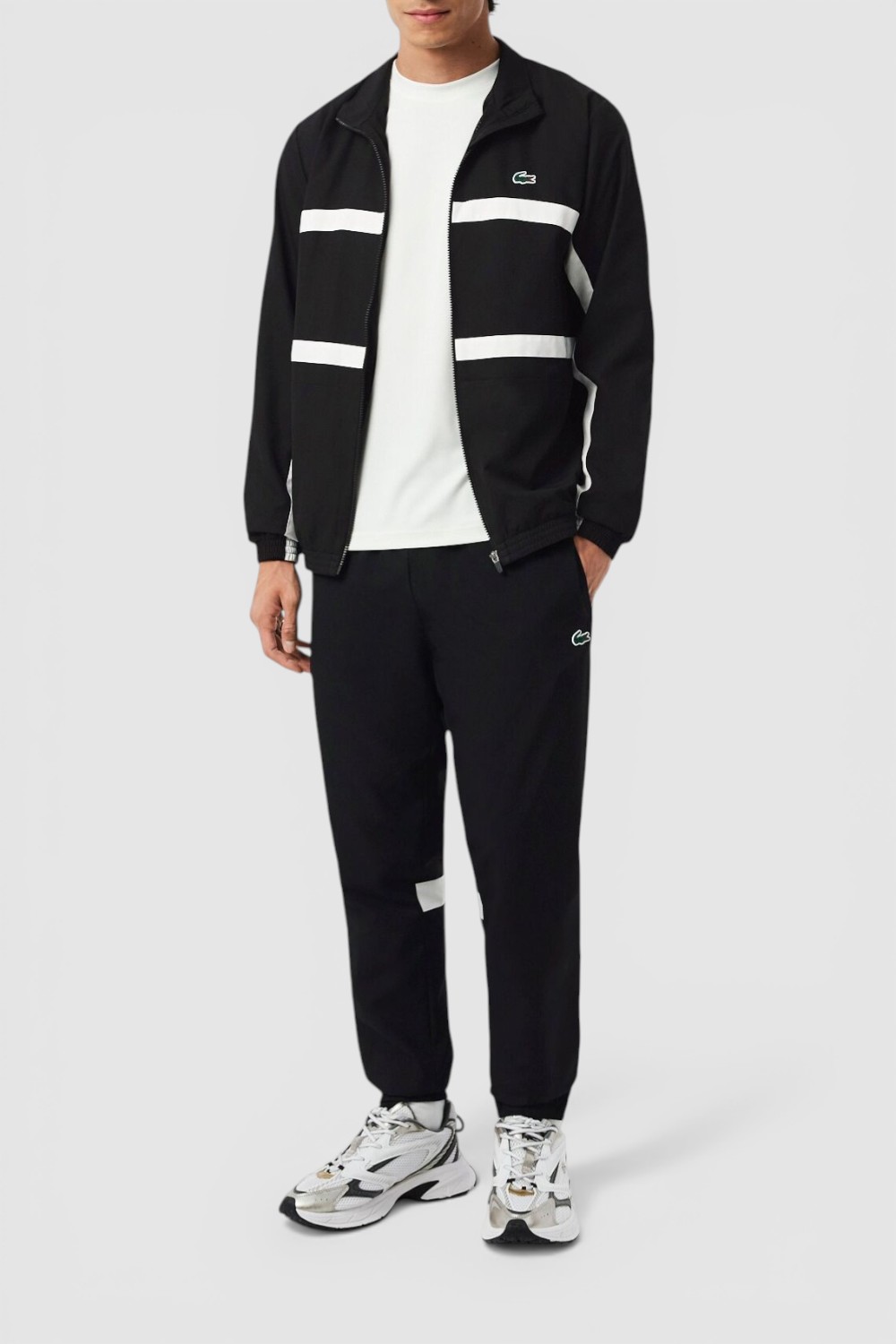 תמונת כל הלוק של חליפת טרנינג